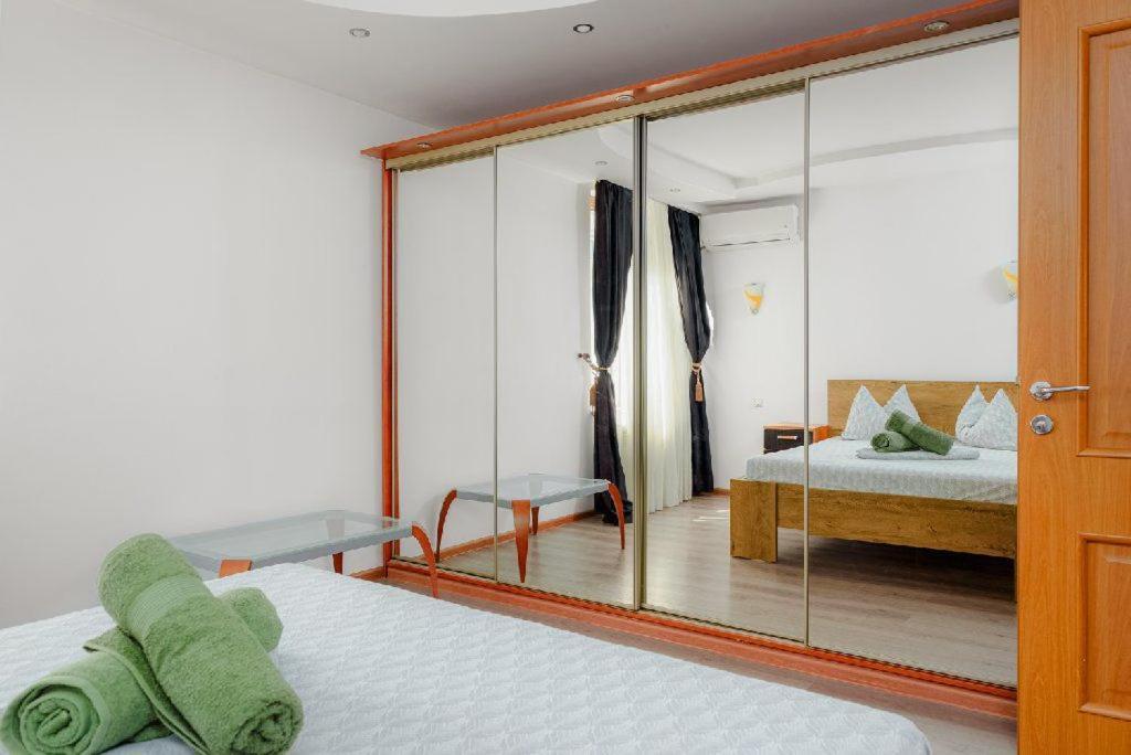 Heart Of Downtown 3 Rooms Apartment Self Check In 부쿠레슈티 외부 사진