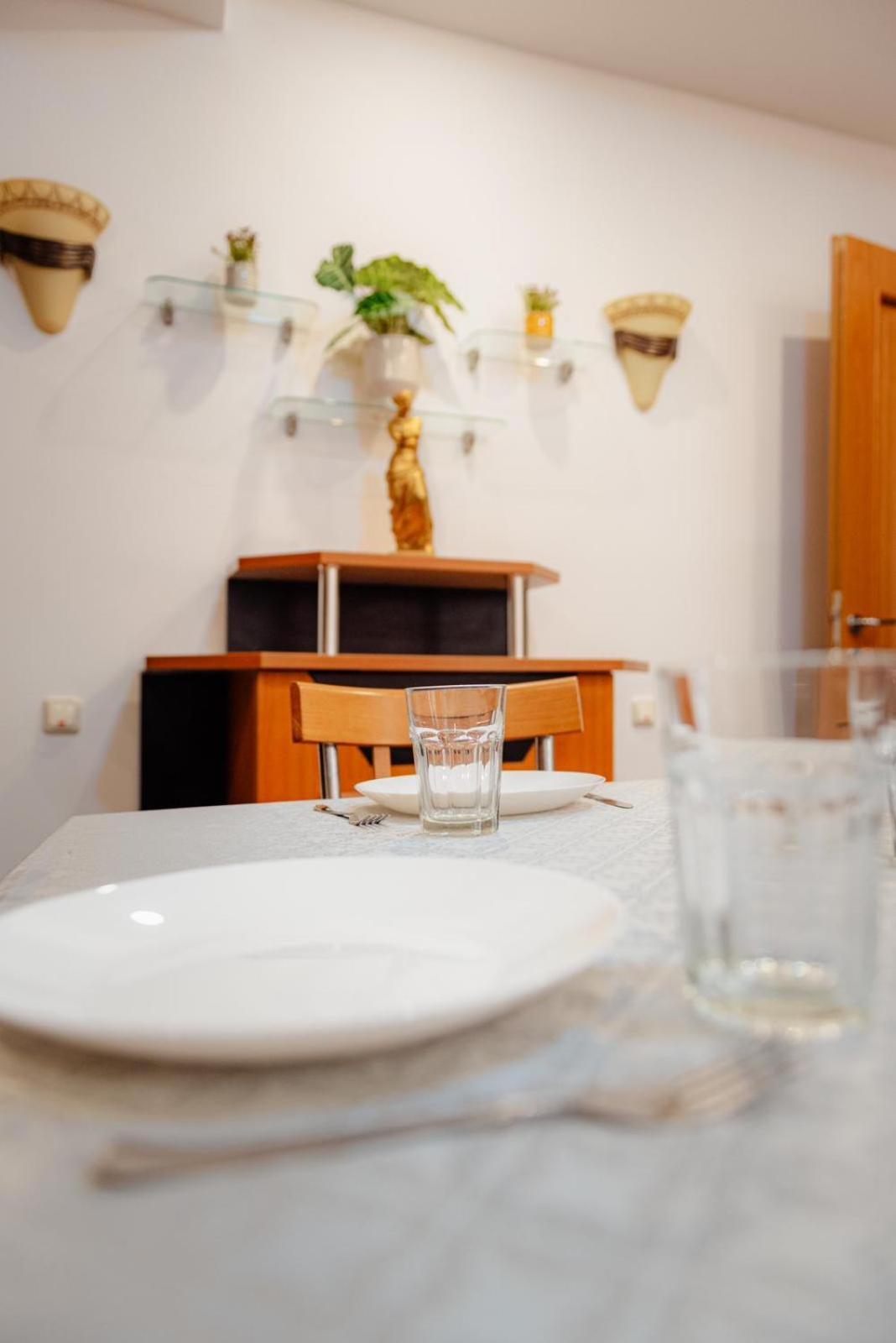 Heart Of Downtown 3 Rooms Apartment Self Check In 부쿠레슈티 외부 사진