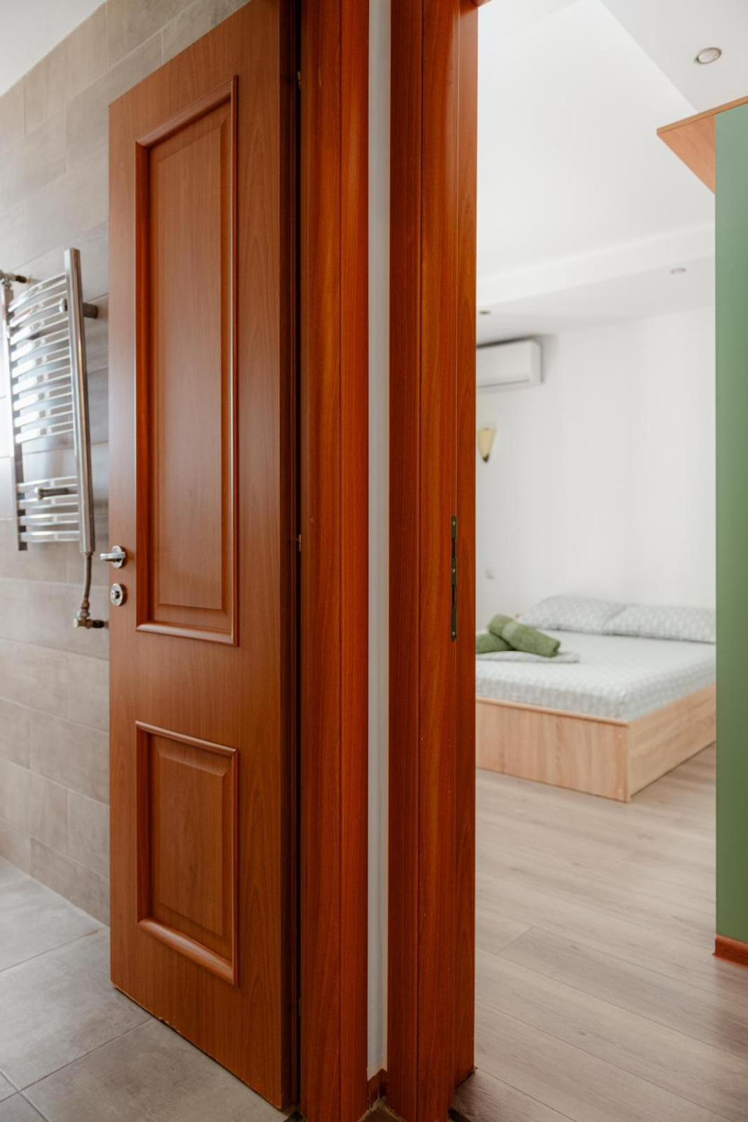 Heart Of Downtown 3 Rooms Apartment Self Check In 부쿠레슈티 외부 사진