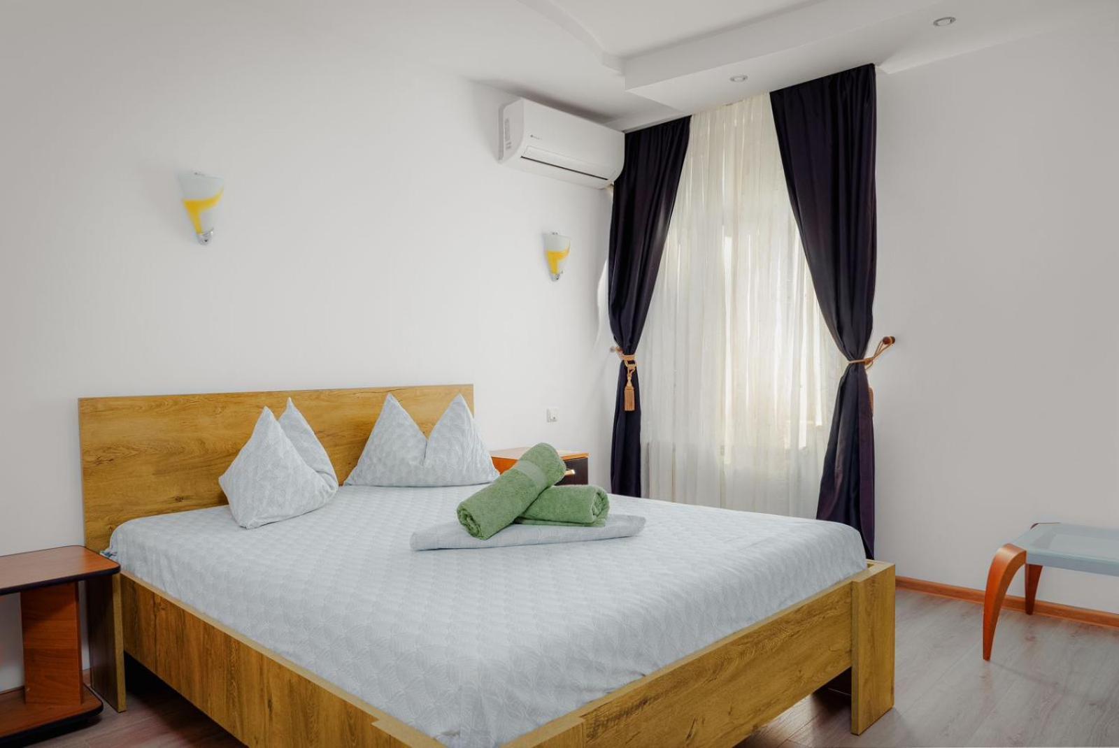 Heart Of Downtown 3 Rooms Apartment Self Check In 부쿠레슈티 외부 사진