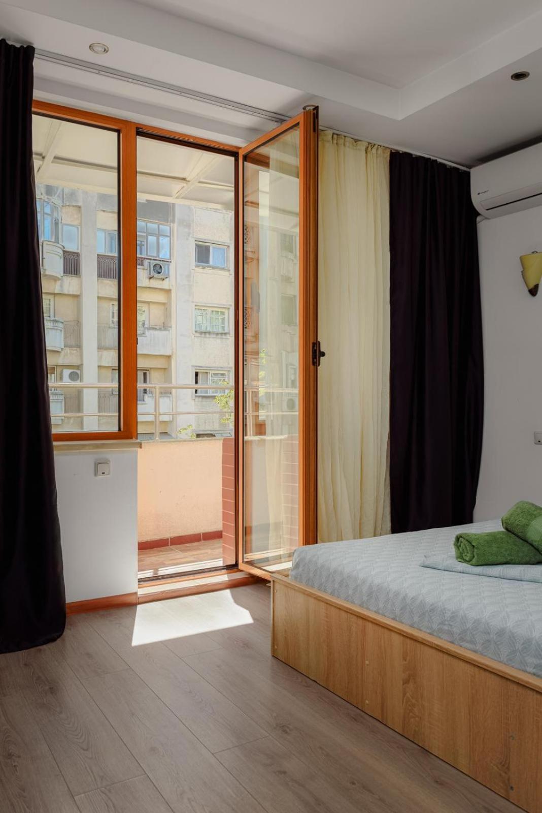 Heart Of Downtown 3 Rooms Apartment Self Check In 부쿠레슈티 외부 사진