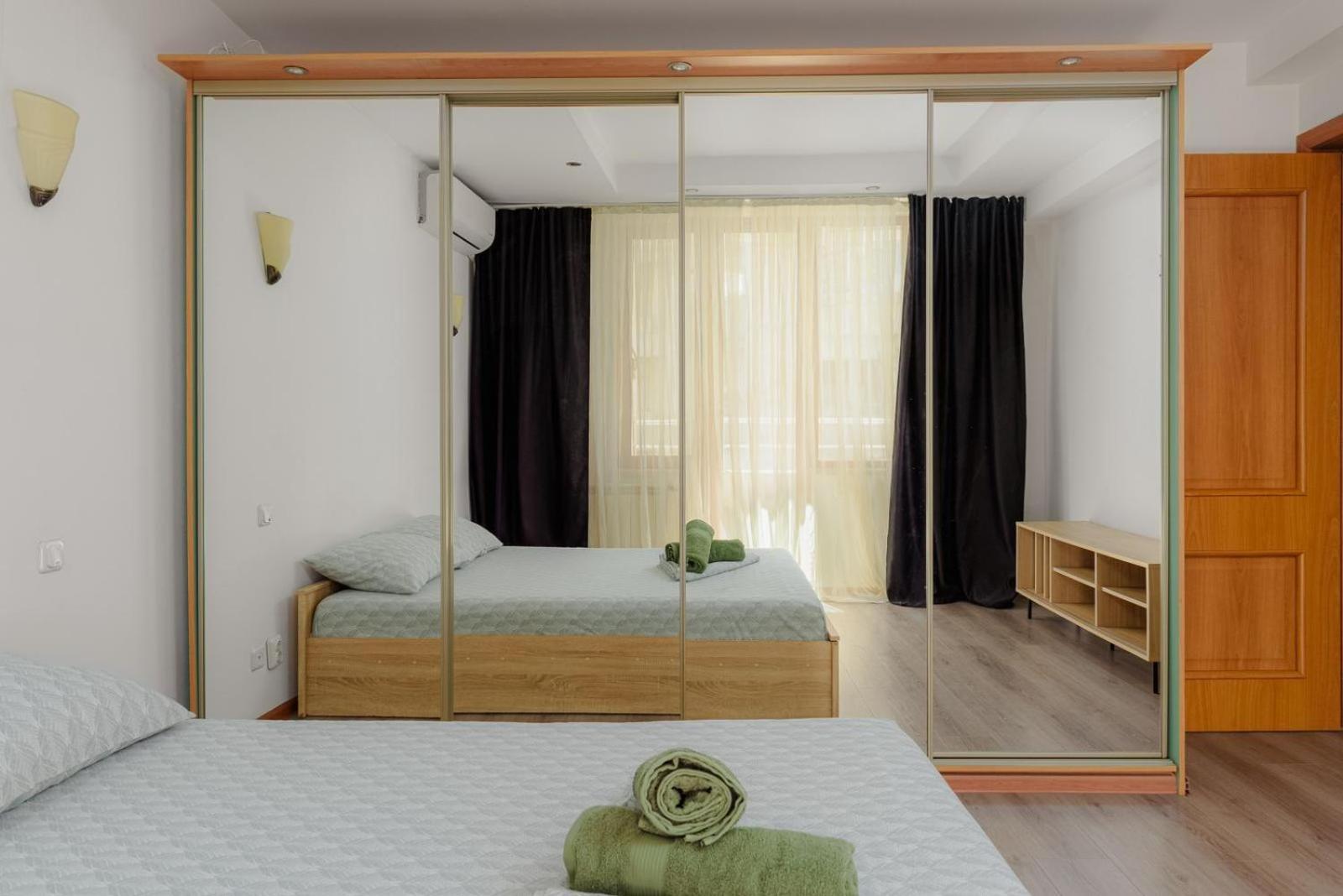 Heart Of Downtown 3 Rooms Apartment Self Check In 부쿠레슈티 외부 사진